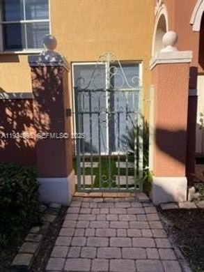 Townhouse - Pembroke Pines, Broward County