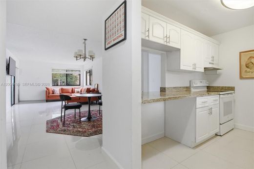 Residential complexes in Weston, Broward County