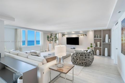Residential complexes in Miami Beach, Miami-Dade