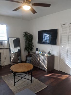 Residential complexes in Miami Beach, Miami-Dade