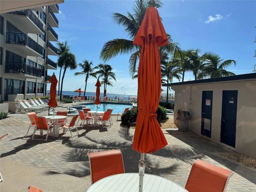 Residential complexes in Fort Lauderdale, Broward County
