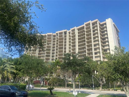 Residential complexes in Lauderdale by the sea, Broward County