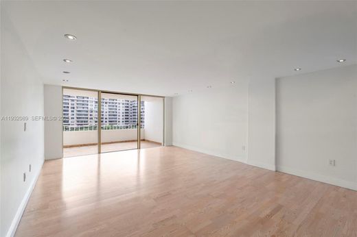 Residential complexes in Key Biscayne, Miami-Dade