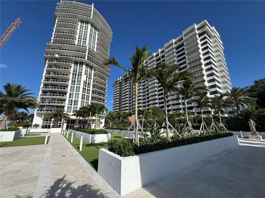 Residential complexes in Bal Harbour, Miami-Dade