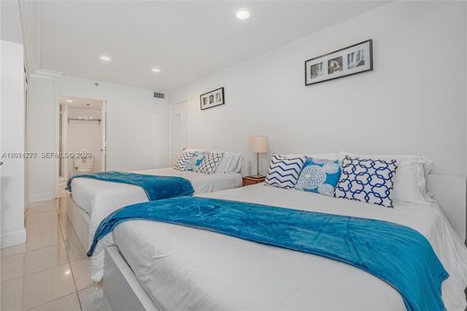 Residential complexes in Miami Beach, Miami-Dade