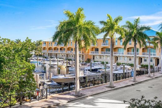 Residential complexes in Boynton Beach, Palm Beach