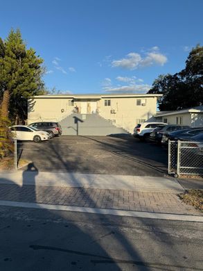 Residential complexes in Dania Beach, Broward County