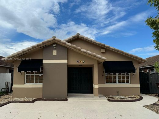 Villa - Hialeah, Miami-Dade County