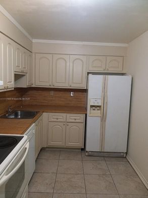 Residential complexes in Pinecrest, Miami-Dade