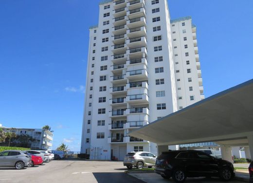 Residential complexes in Lauderdale by the sea, Broward County
