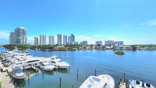 Sunny Isles Beach, Miami-Dade Countyのアパートメント・コンプレックス