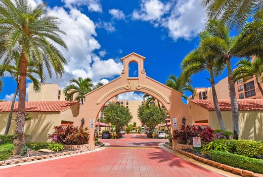 Residential complexes in Boca Raton, Palm Beach