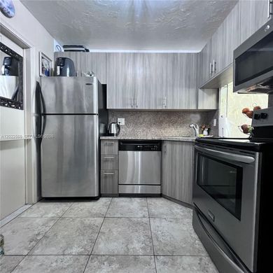 Complexos residenciais - Hallandale Beach, Broward County