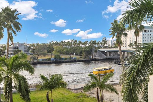 Residential complexes in Fort Lauderdale, Broward County