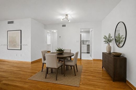 Residential complexes in Coral Gables, Miami-Dade