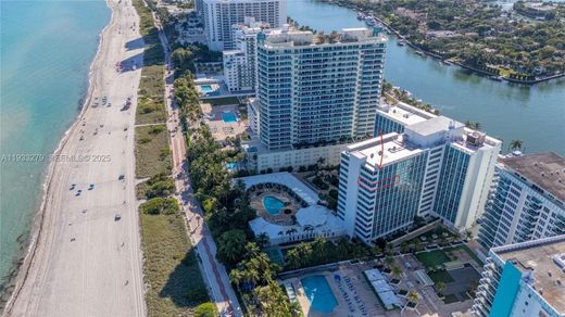 Residential complexes in Miami Beach, Miami-Dade
