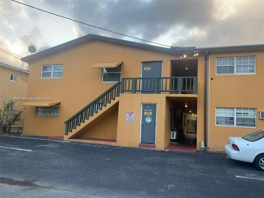 Residential complexes in Hollywood, Broward County