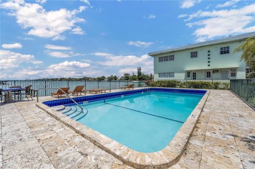 Residential complexes in Miami Beach, Miami-Dade