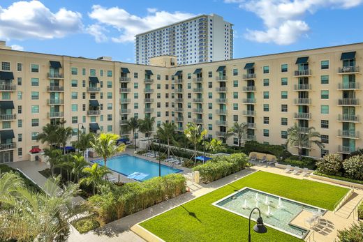 Residential complexes in West Palm Beach, Palm Beach