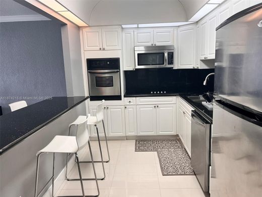 Residential complexes in Sunny Isles Beach, Miami-Dade