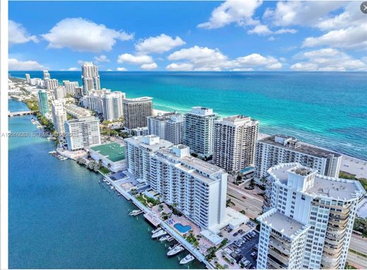 Residential complexes in Miami Beach, Miami-Dade