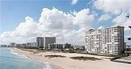 Residential complexes in Pompano Beach, Broward County