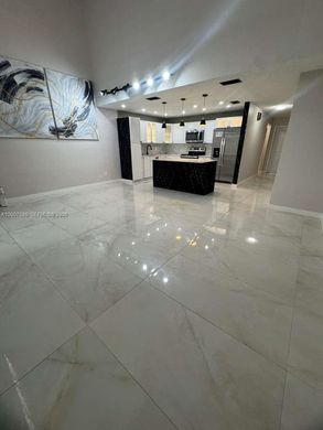 Townhouse in Lauderhill, Broward County