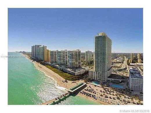 Sunny Isles Beach, Miami-Dade Countyのアパートメント・コンプレックス