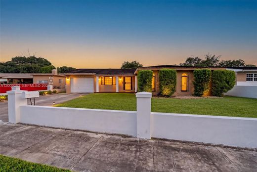 Villa in North Miami, Miami-Dade