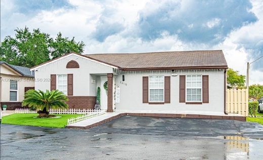Willa w Hialeah, Miami-Dade County