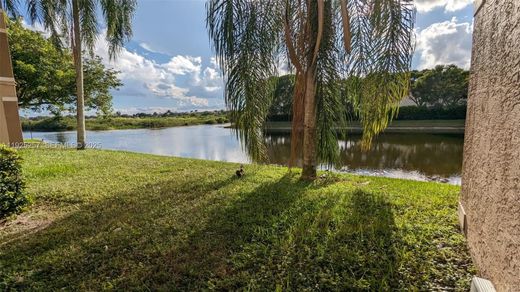 Residential complexes in Pembroke Pines, Broward County