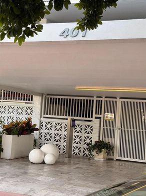 Residential complexes in Miami Beach, Miami-Dade