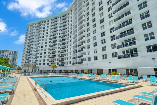 Residential complexes in Hollywood, Broward County