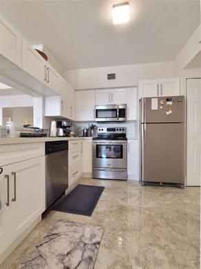 Residential complexes in Sunny Isles Beach, Miami-Dade