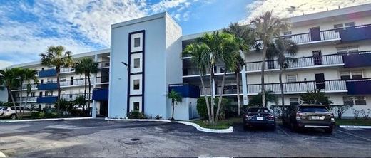 Residential complexes in Boca Raton, Palm Beach