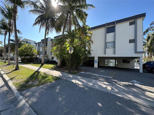 Residential complexes in North Miami Beach, Miami-Dade