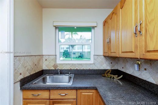 Kamienica w Hallandale Beach, Broward County