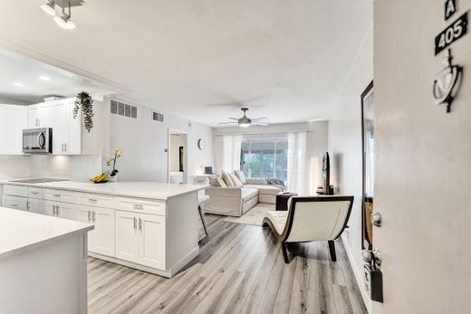 Residential complexes in Oakland Park, Broward County