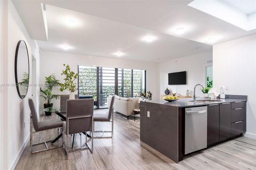 マイアミ, Miami-Dade Countyのアパートメント・コンプレックス