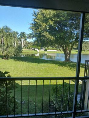 Residential complexes in Boca Raton, Palm Beach