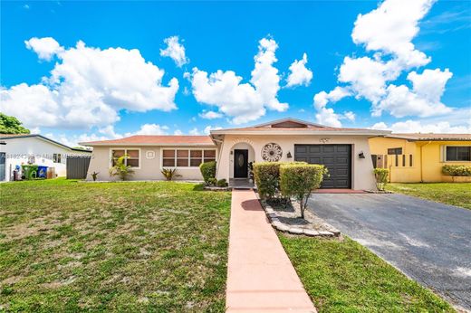 Villa in Pembroke Pines, Broward County