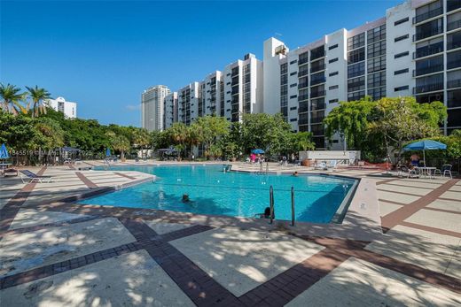 Residential complexes in Sunny Isles Beach, Miami-Dade