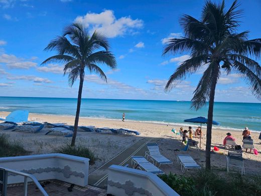 Residential complexes in Fort Lauderdale, Broward County