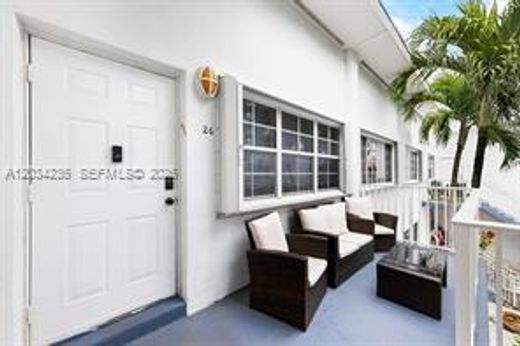 Residential complexes in Bay Harbor Islands, Miami-Dade