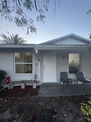 Residential complexes in Lake Worth, Palm Beach