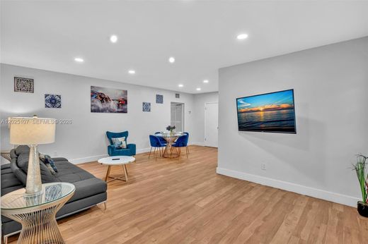 Townhouse in Bay Harbor Islands, Miami-Dade