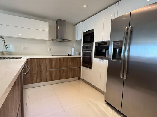 Kamienica w Aventura, Miami-Dade County