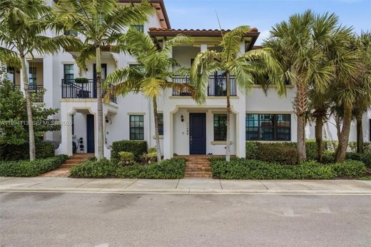 Townhouse - Pembroke Pines, Broward County