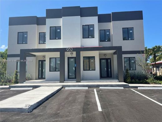 타운 하우스 / Hallandale Beach, Broward County