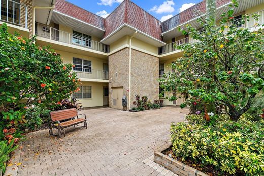 Residential complexes in Palm Beach Gardens, Palm Beach